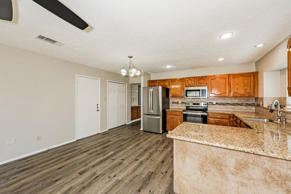 1435 Colborne Dr - Photo 5 of 16