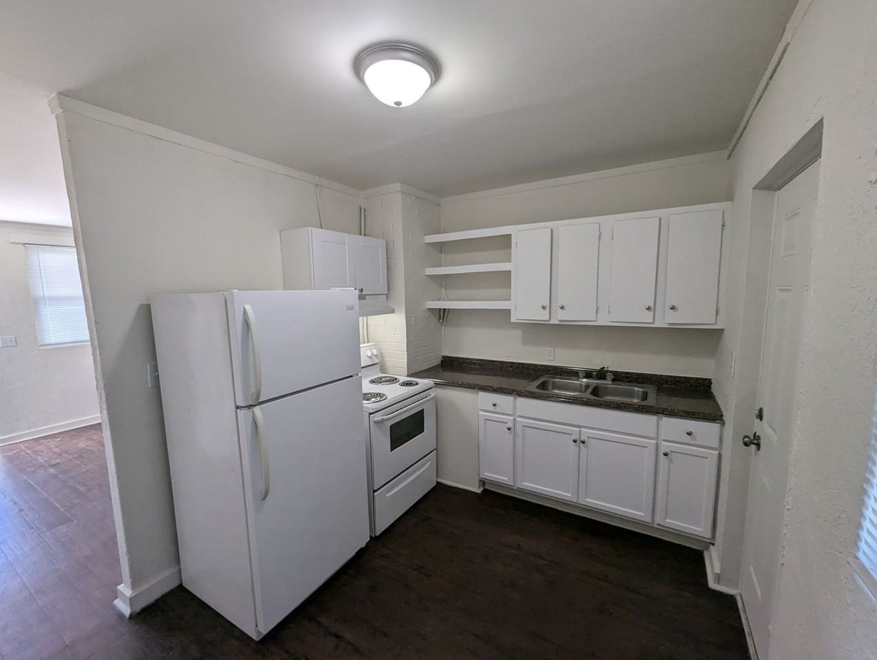 Hillcrest Apartments - Photo 7 of 44