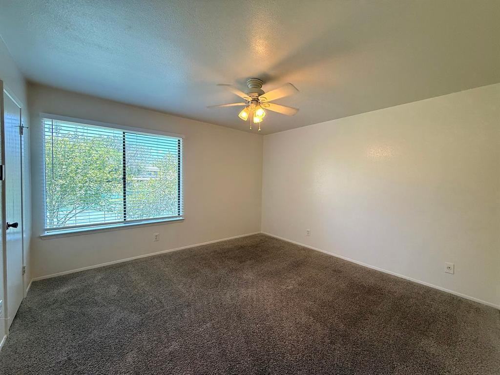 900 W Village Ln - Photo 4 of 34
