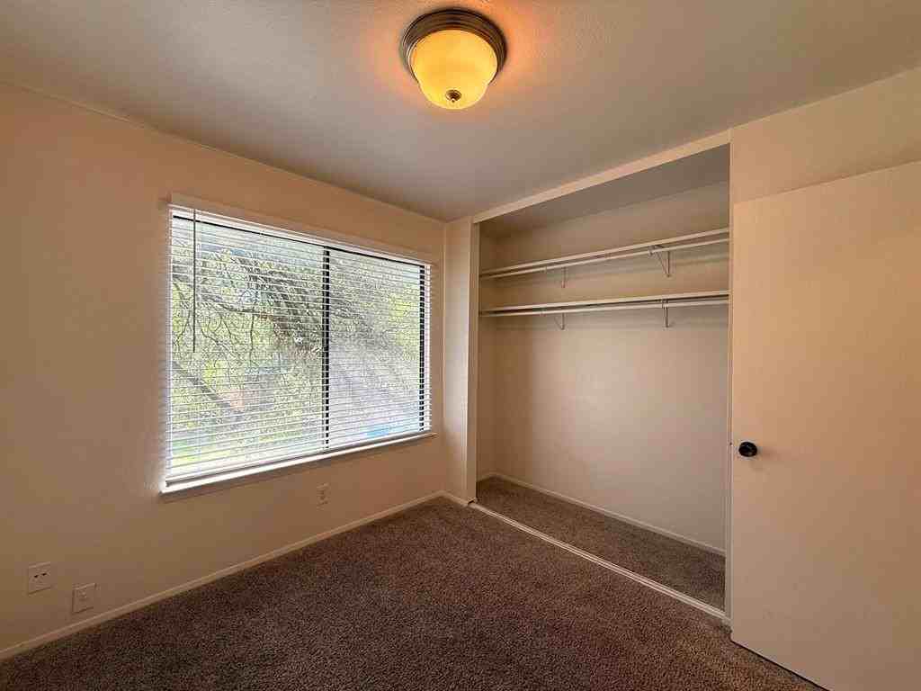 900 W Village Ln - Photo 6 of 34