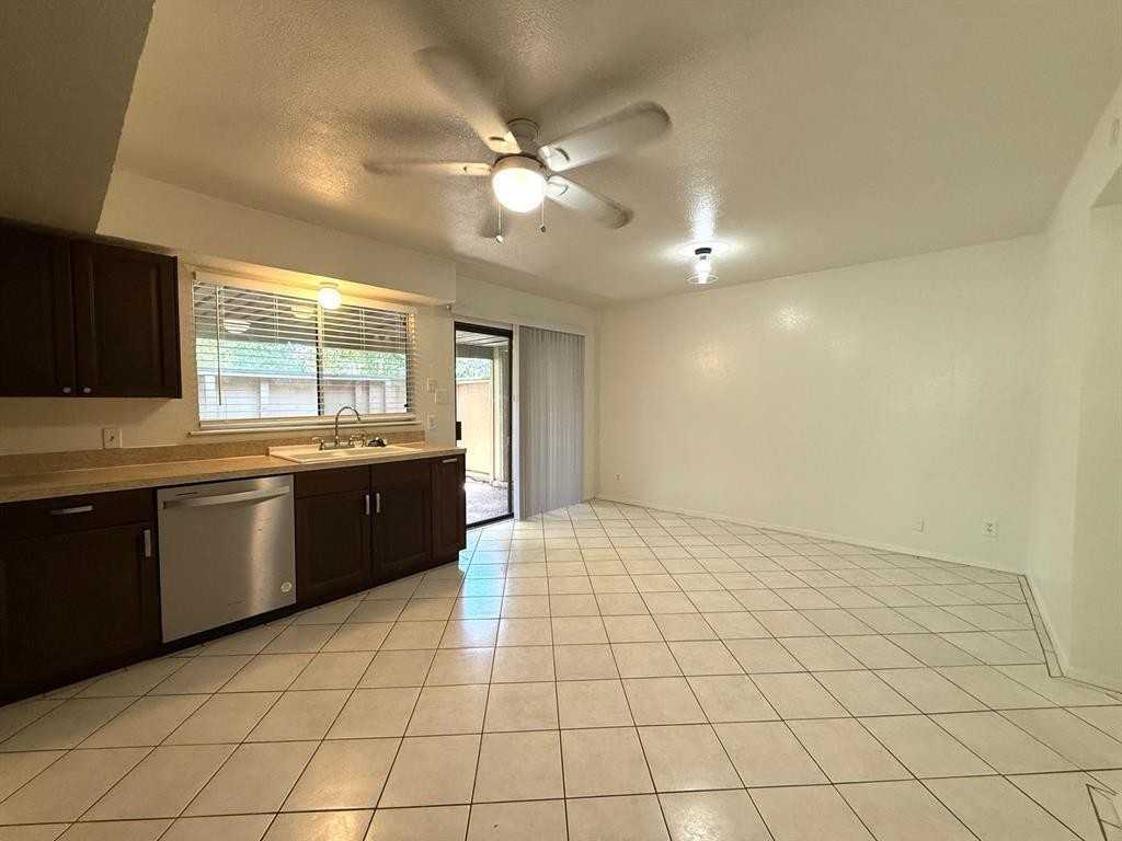 900 W Village Ln - Photo 7 of 34
