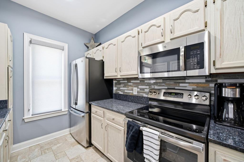 1029 Park West Dr - Photo 5 of 24