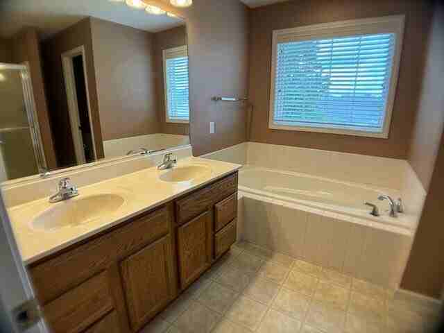 10913 N Waterton - Photo 2 of 26