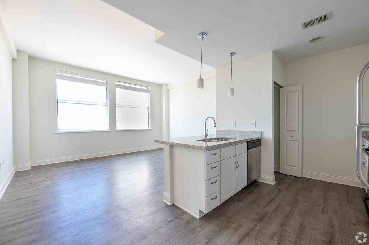Penn Street Tower Apartments - Photo 6 of 23