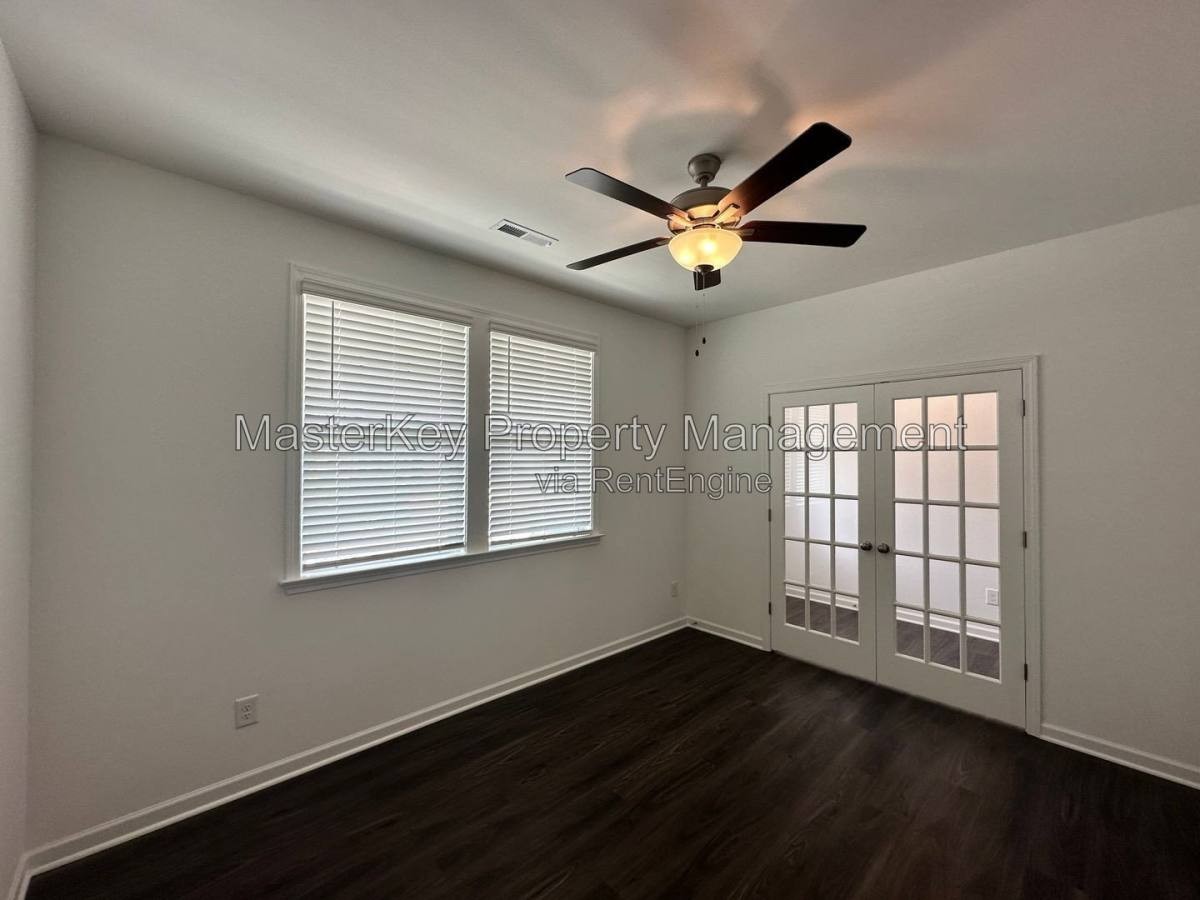 1202 Briar Gate Dr - Photo 3 of 10