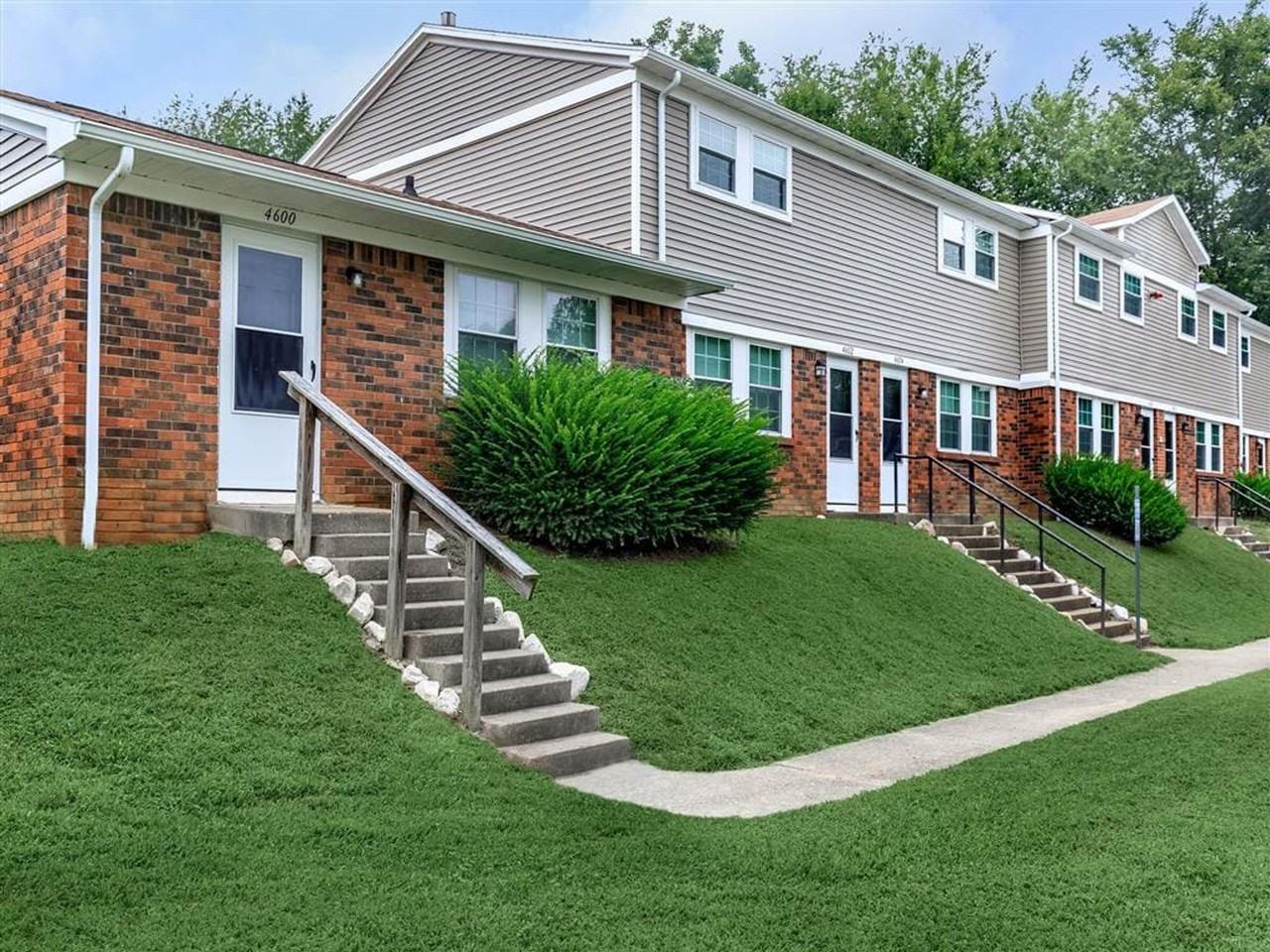 Lakewood Flats and Townhomes - Photo 5 of 11