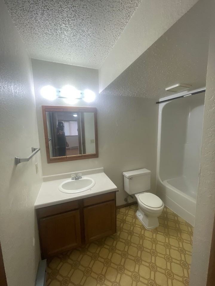 NP Apartments - Photo 4 of 13