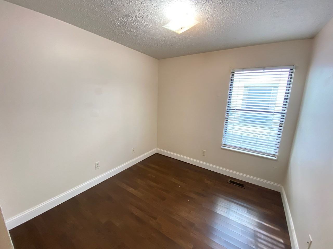 Chittenden Ave 76 MLR - Photo 4 of 14