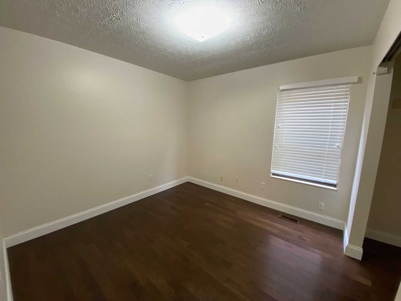Chittenden Ave 76 MLR - Photo 7 of 14