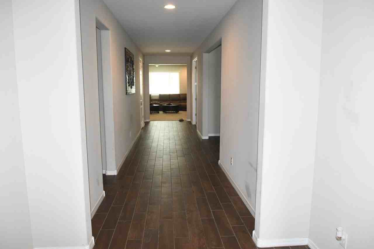 18427 W Pasadena Ave - Photo 4 of 26