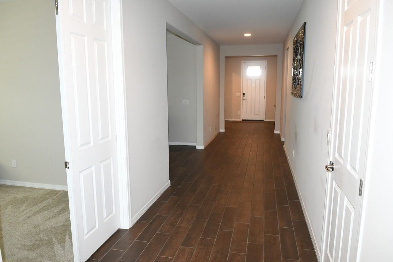 18427 W Pasadena Ave - Photo 5 of 26