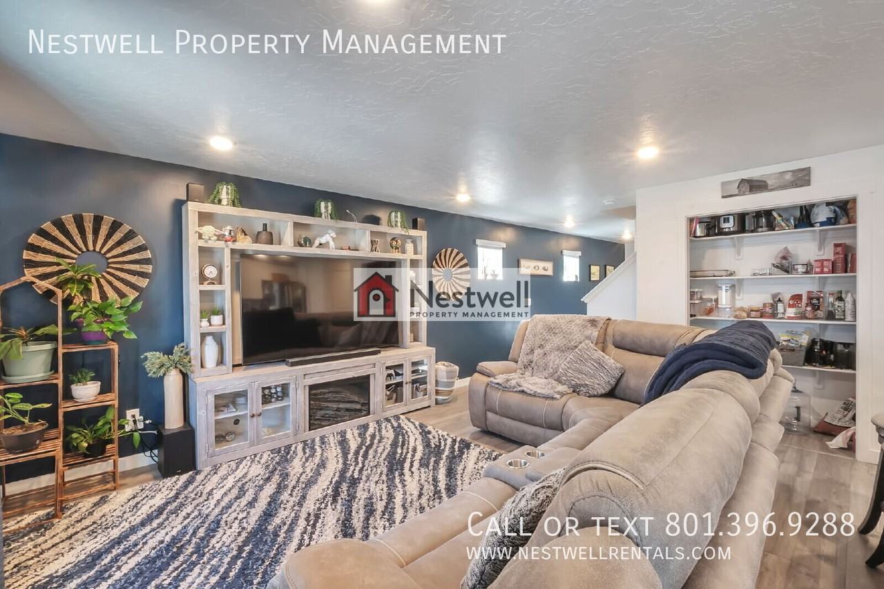 938 W Fox Run Ave - Photo 2 of 25