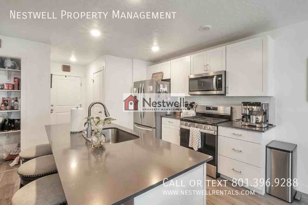 938 W Fox Run Ave - Photo 4 of 25