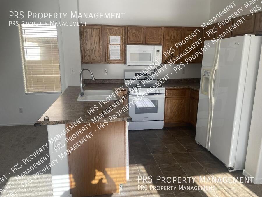7739 E Butte St - Photo 5 of 23