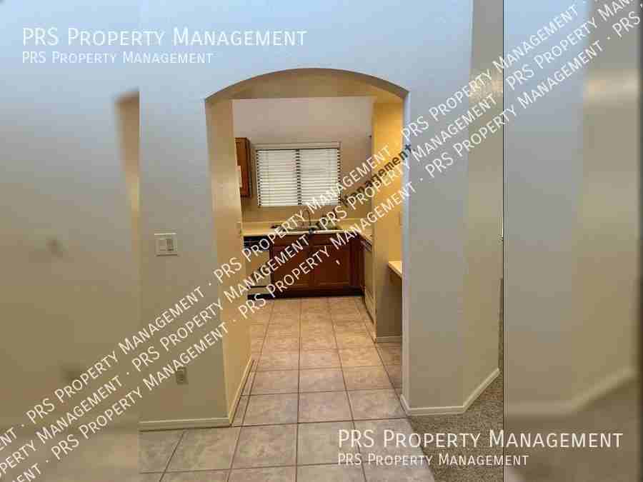 2363 W Comstock Dr - Photo 4 of 25