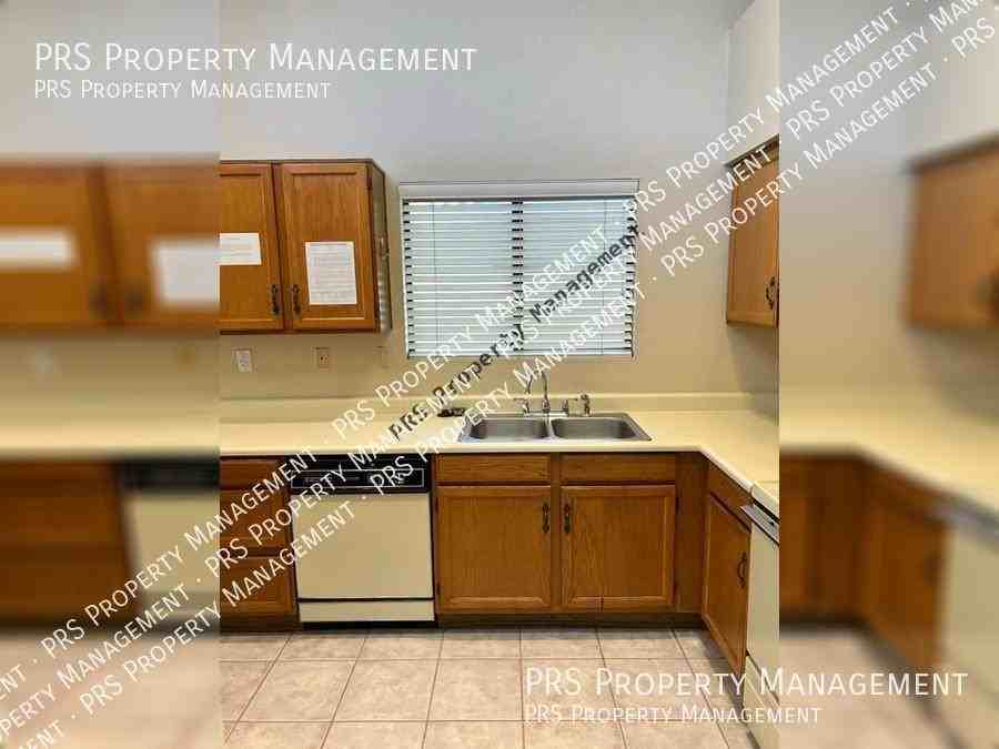 2363 W Comstock Dr - Photo 5 of 25