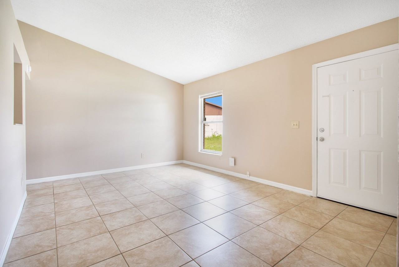 2610 Adela Ave - Photo 3 of 14