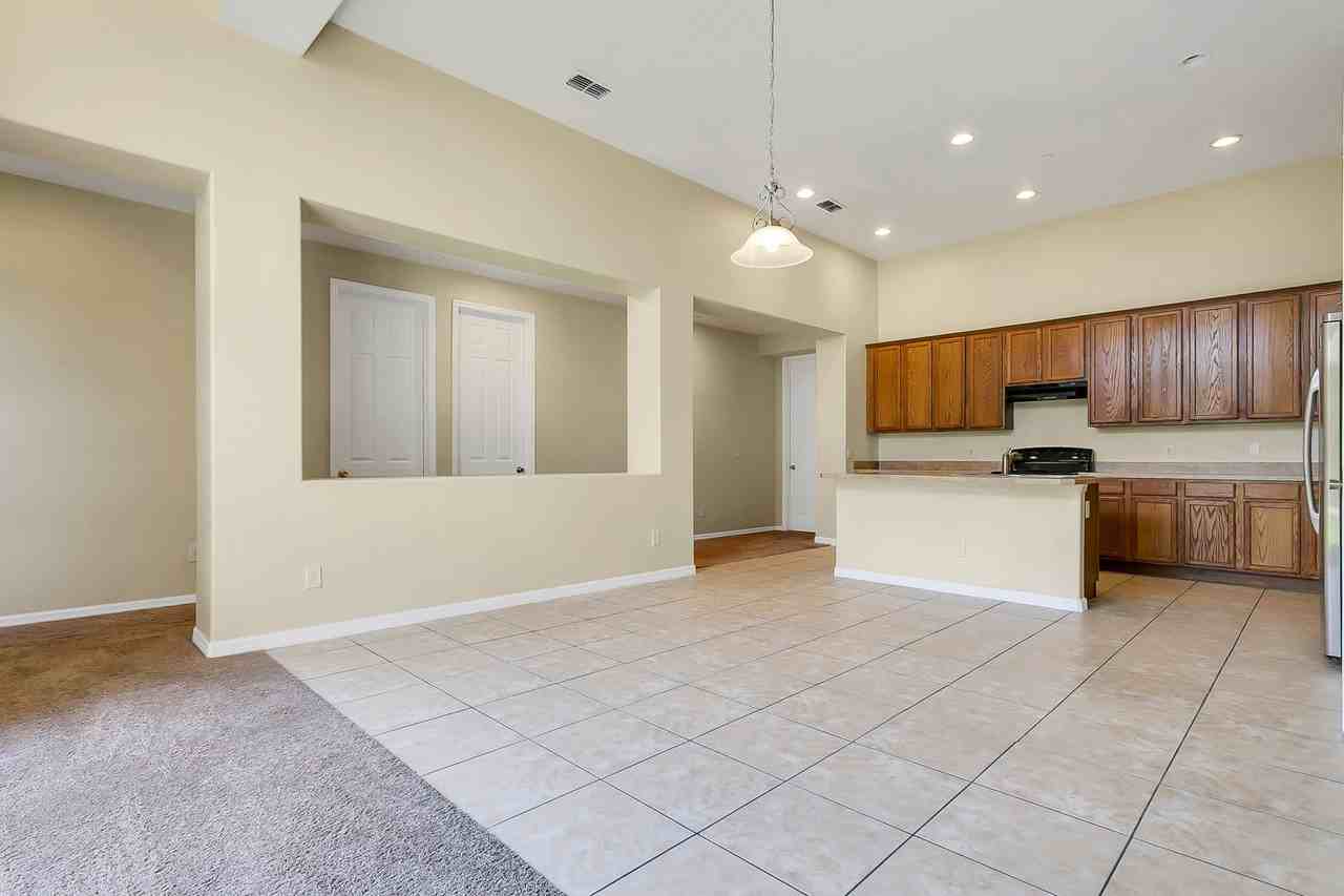 10102 Caroline Park Dr - Photo 5 of 24