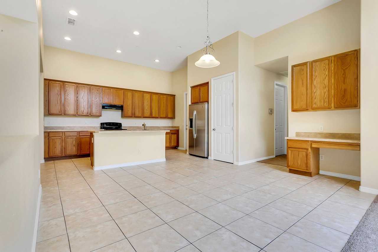 10102 Caroline Park Dr - Photo 6 of 24