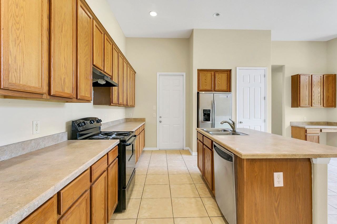 10102 Caroline Park Dr - Photo 7 of 21