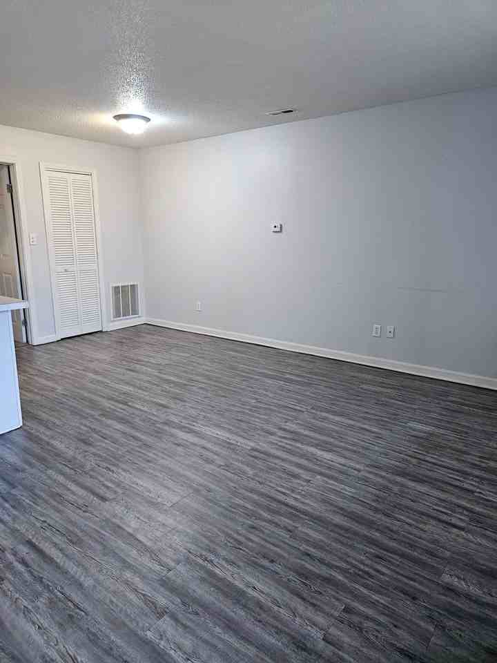 525 Green Valley Dr #8 - Photo 2 of 12