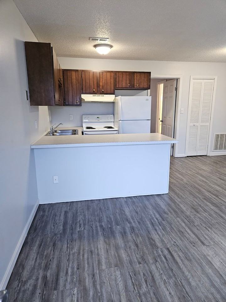 525 Green Valley Dr #8 - Photo 3 of 12