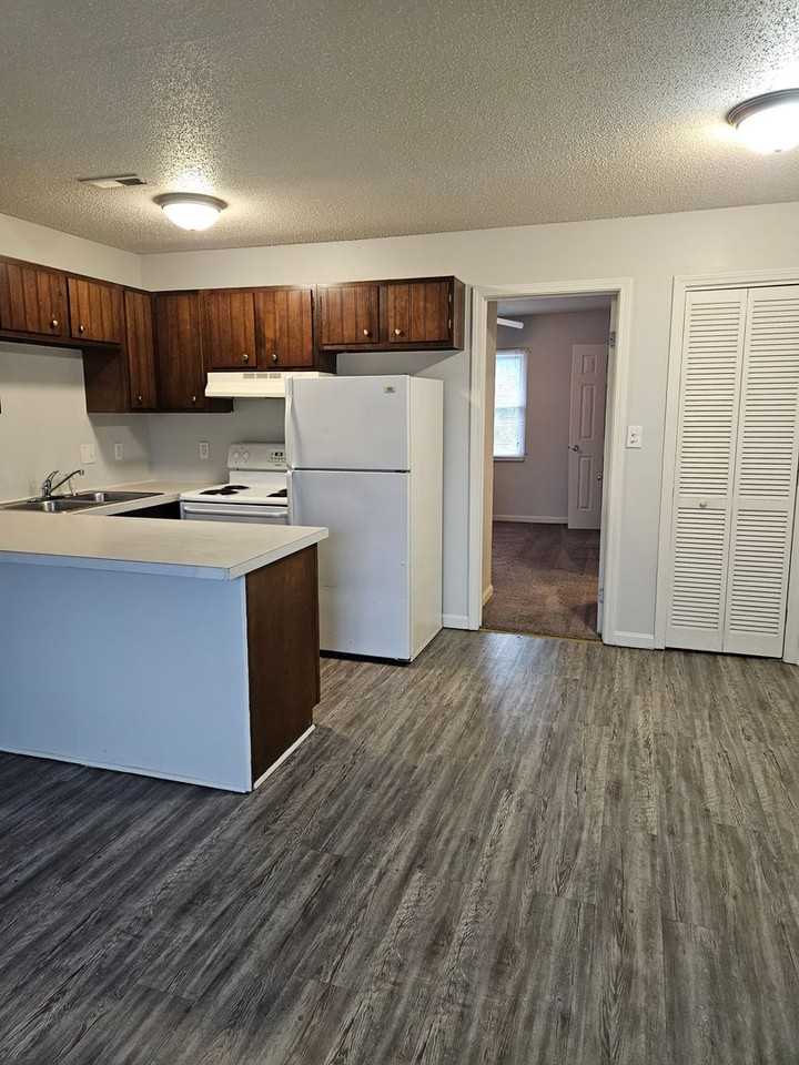 525 Green Valley Dr #8 - Photo 4 of 12