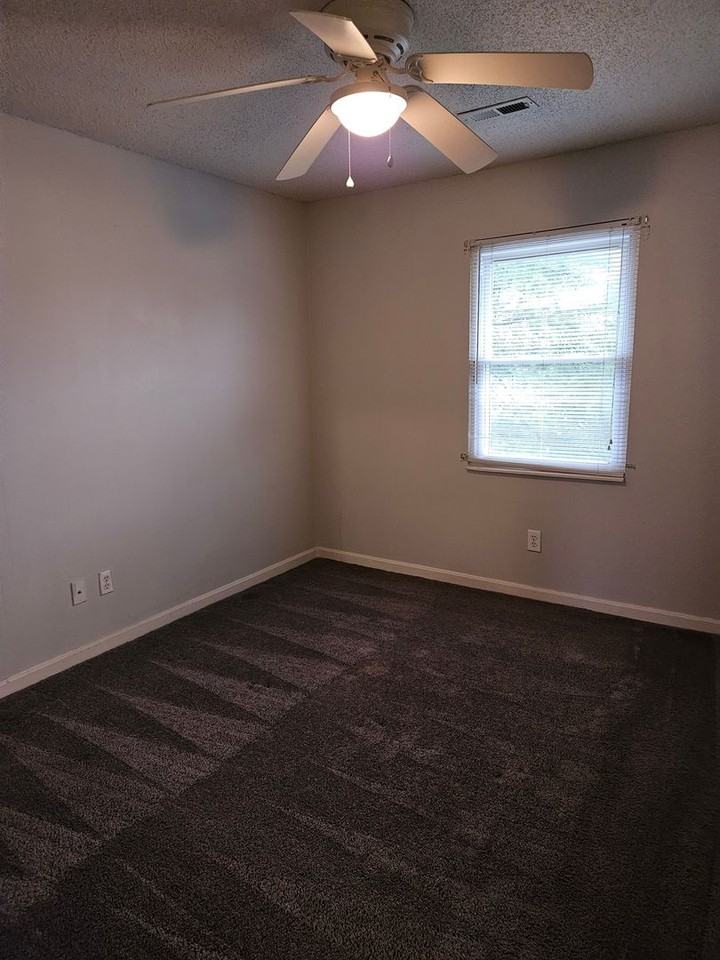 525 Green Valley Dr #8 - Photo 5 of 12