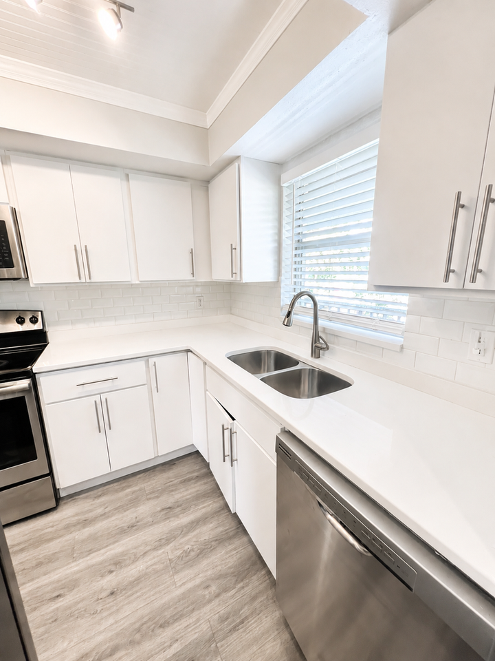 1840 Morrill St - Photo 2 of 13