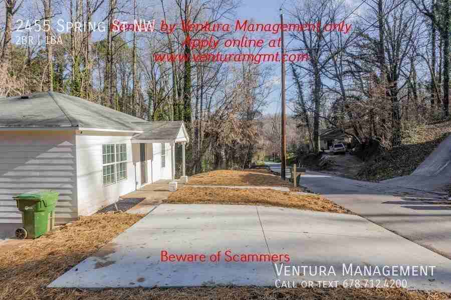 2455 Spring St Nw - Photo 4 of 21