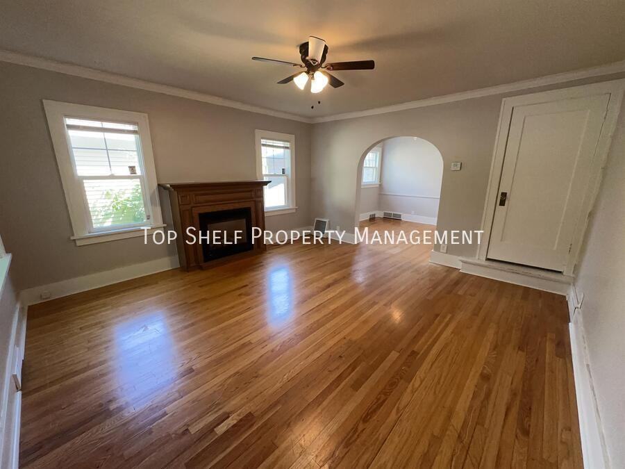 1065 42nd St - Photo 2 of 11