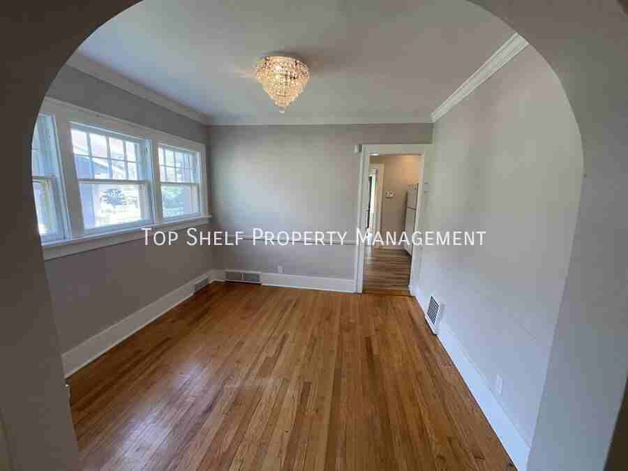 1065 42nd St - Photo 4 of 11