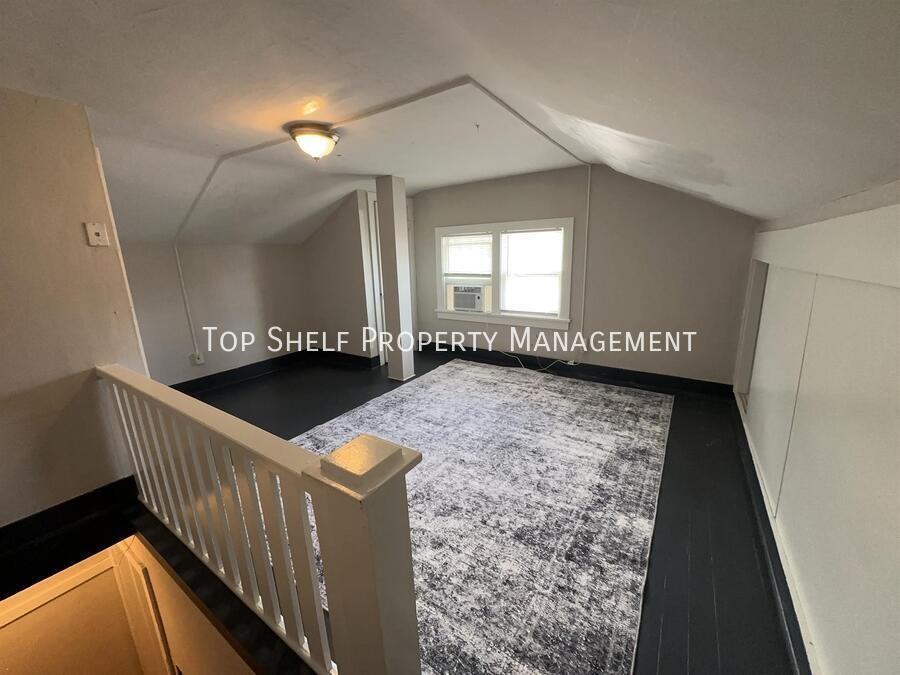 1065 42nd St - Photo 5 of 11