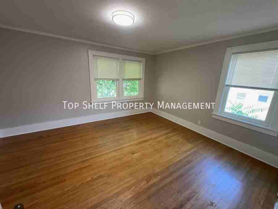 1065 42nd St - Photo 7 of 11