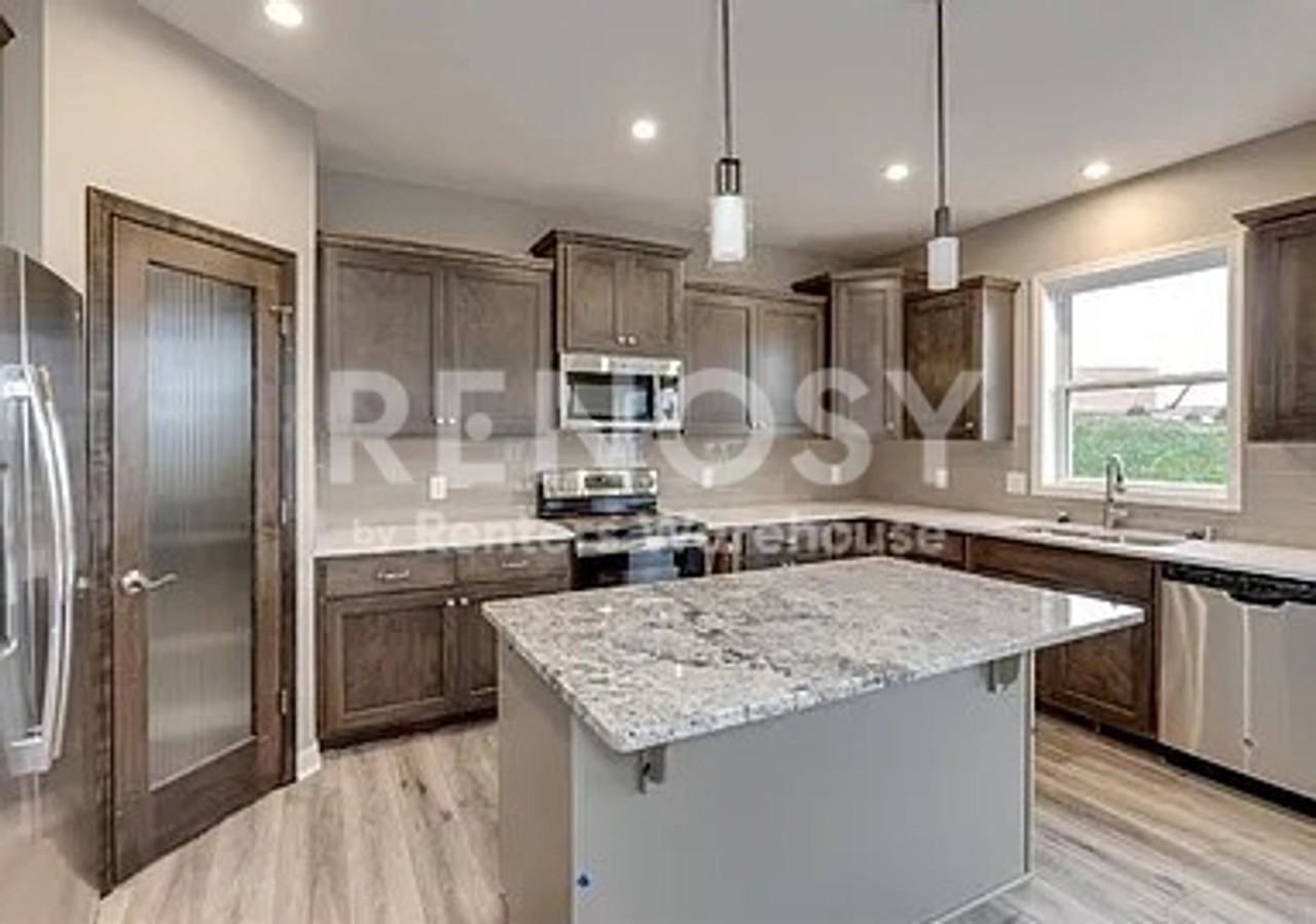 2220 Naples Ave - Photo 5 of 12