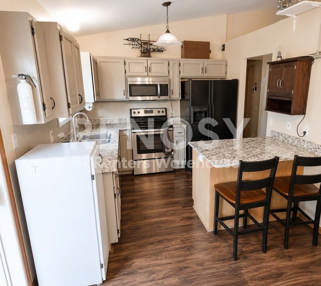 502 Horseshoe Ln - Photo 2 of 17