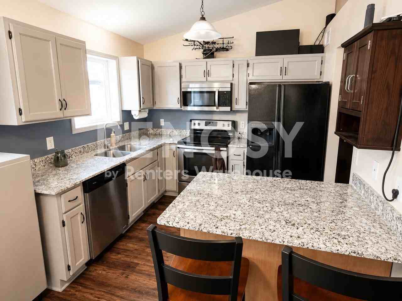 502 Horseshoe Ln - Photo 3 of 17