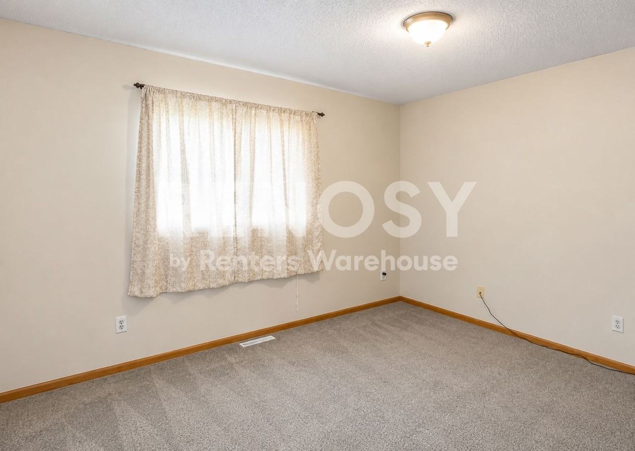 502 Horseshoe Ln - Photo 6 of 17