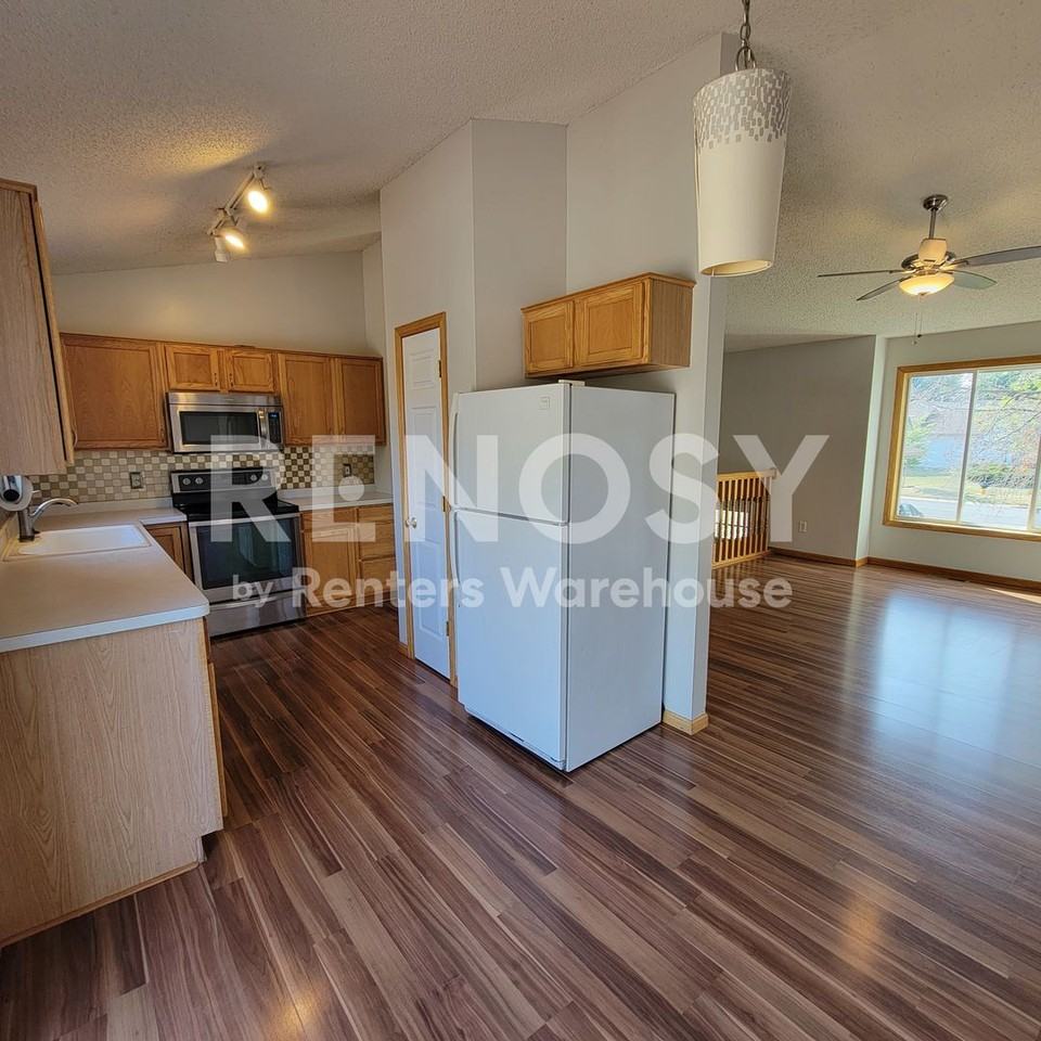 1505 Harvest Ln - Photo 3 of 28