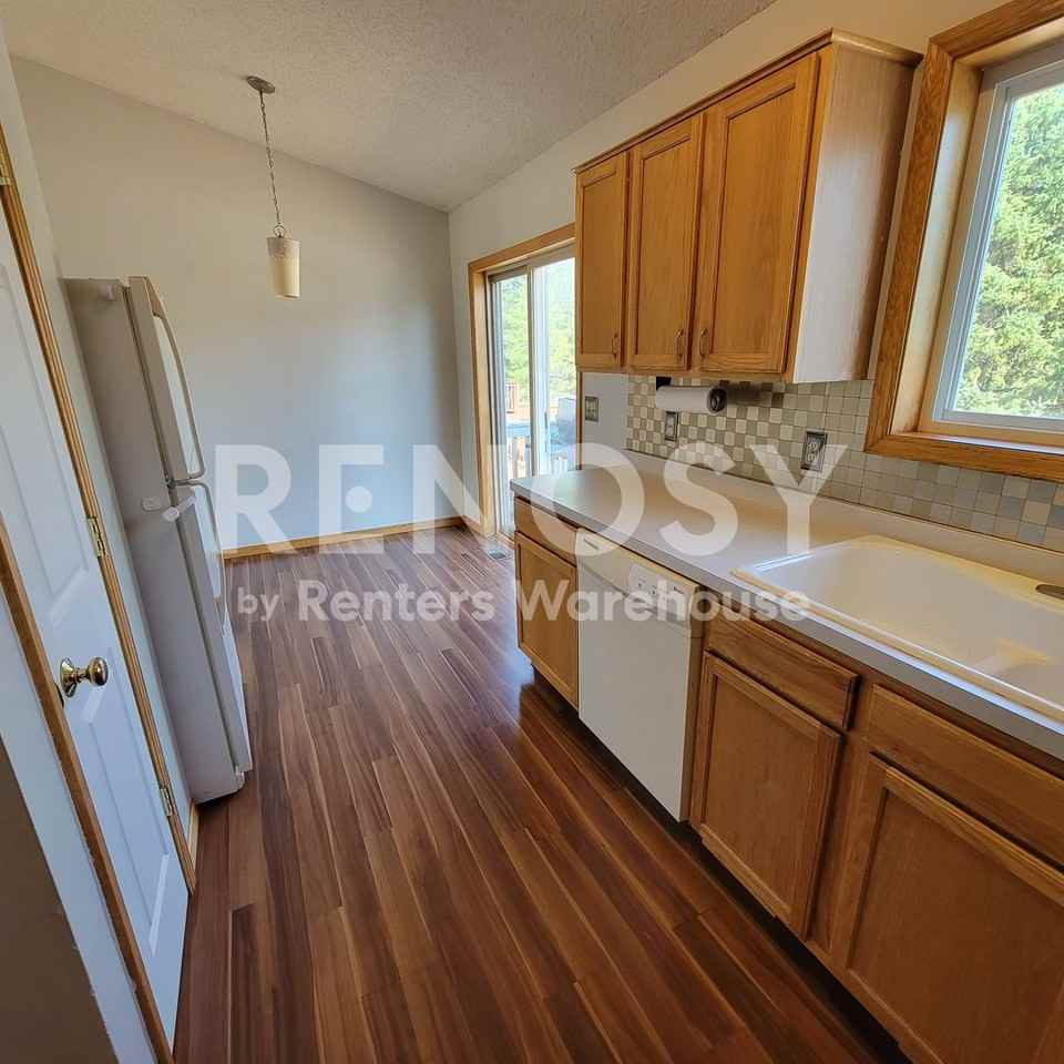 1505 Harvest Ln - Photo 4 of 28