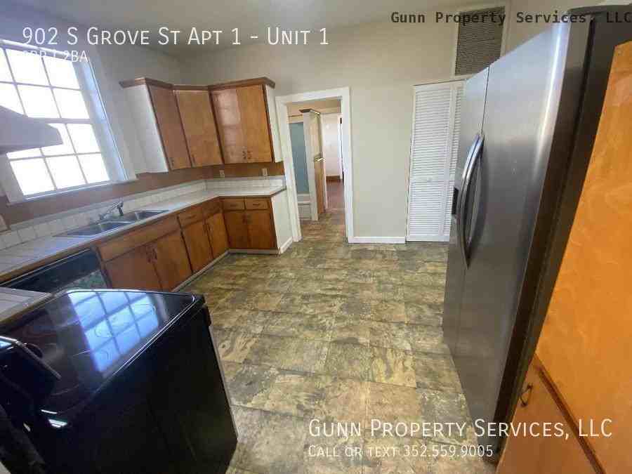 902 S Grove St Apt 1 #1 - Photo 6 of 21