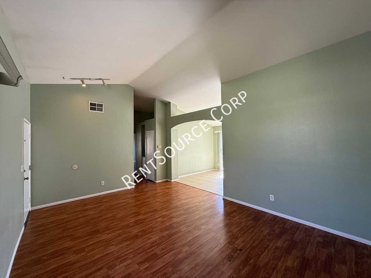 42803 Fanchon Ave - Photo 4 of 23