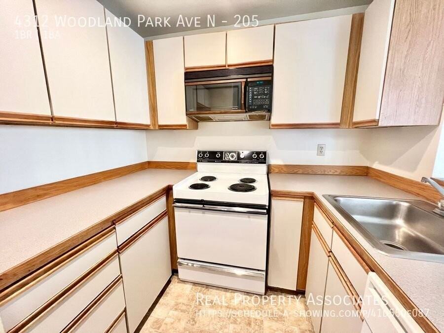 4312 Woodland Park Ave N #205 - Photo 4 of 16