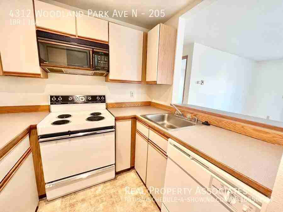 4312 Woodland Park Ave N #205 - Photo 5 of 16
