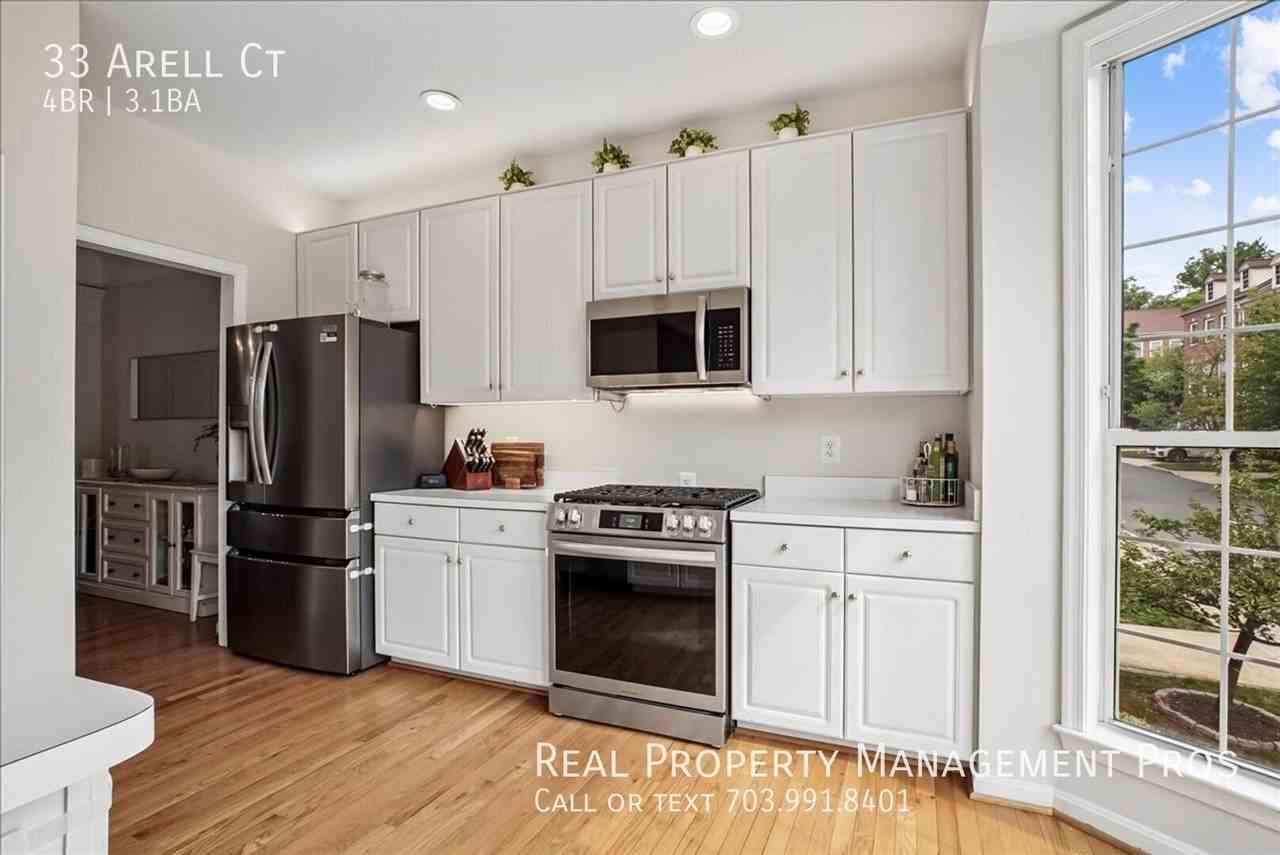 33 Arell Ct - Photo 5 of 35
