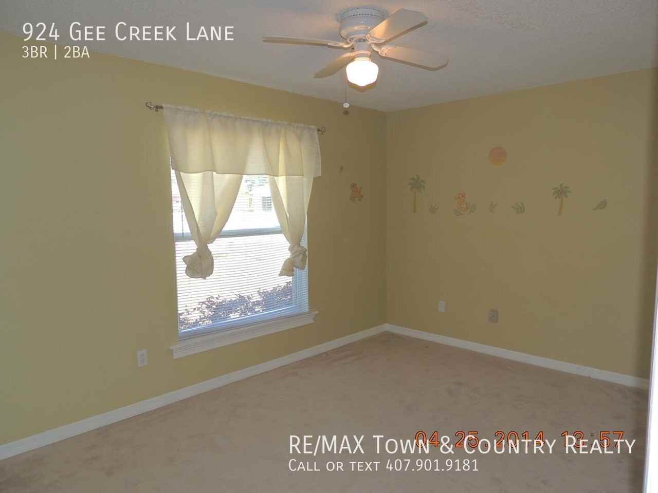 924 Gee Creek Ln - Photo 4 of 12