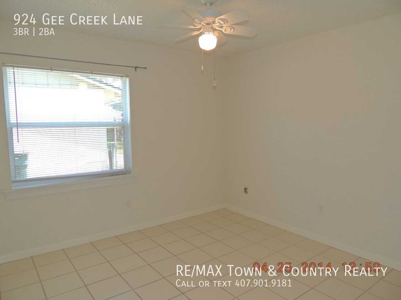 924 Gee Creek Ln - Photo 5 of 12