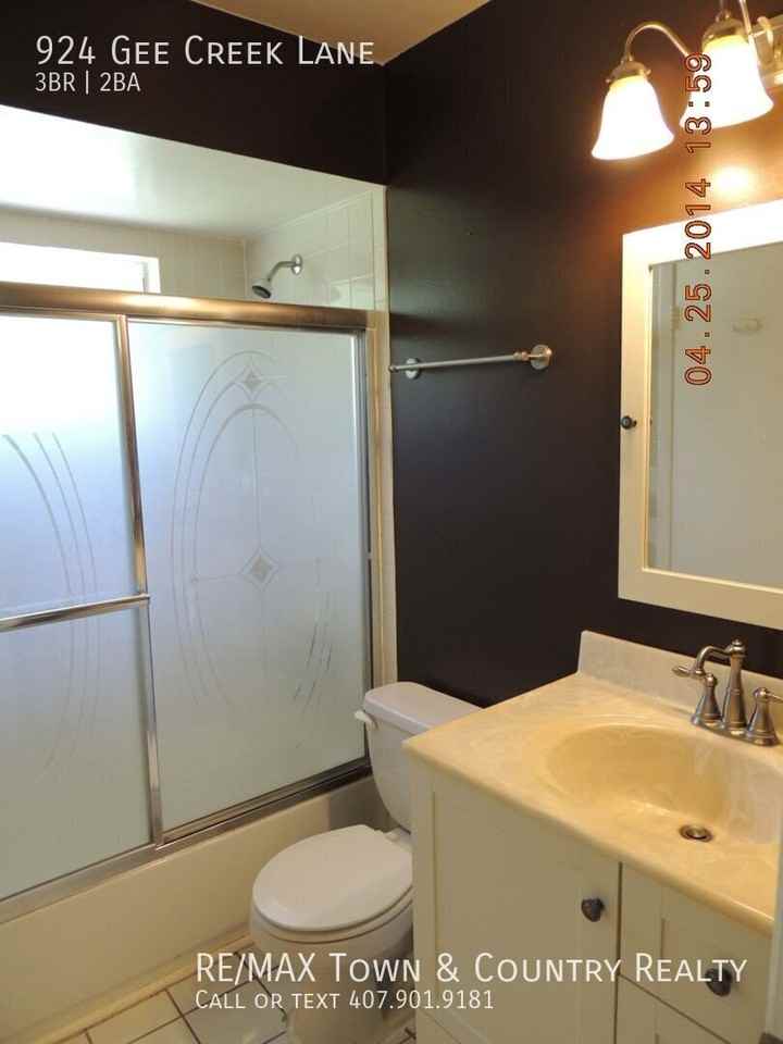 924 Gee Creek Ln - Photo 6 of 12