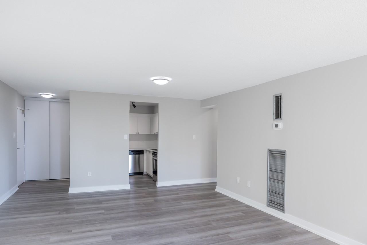 3575 Kaneff Crescent - Photo 5 of 50