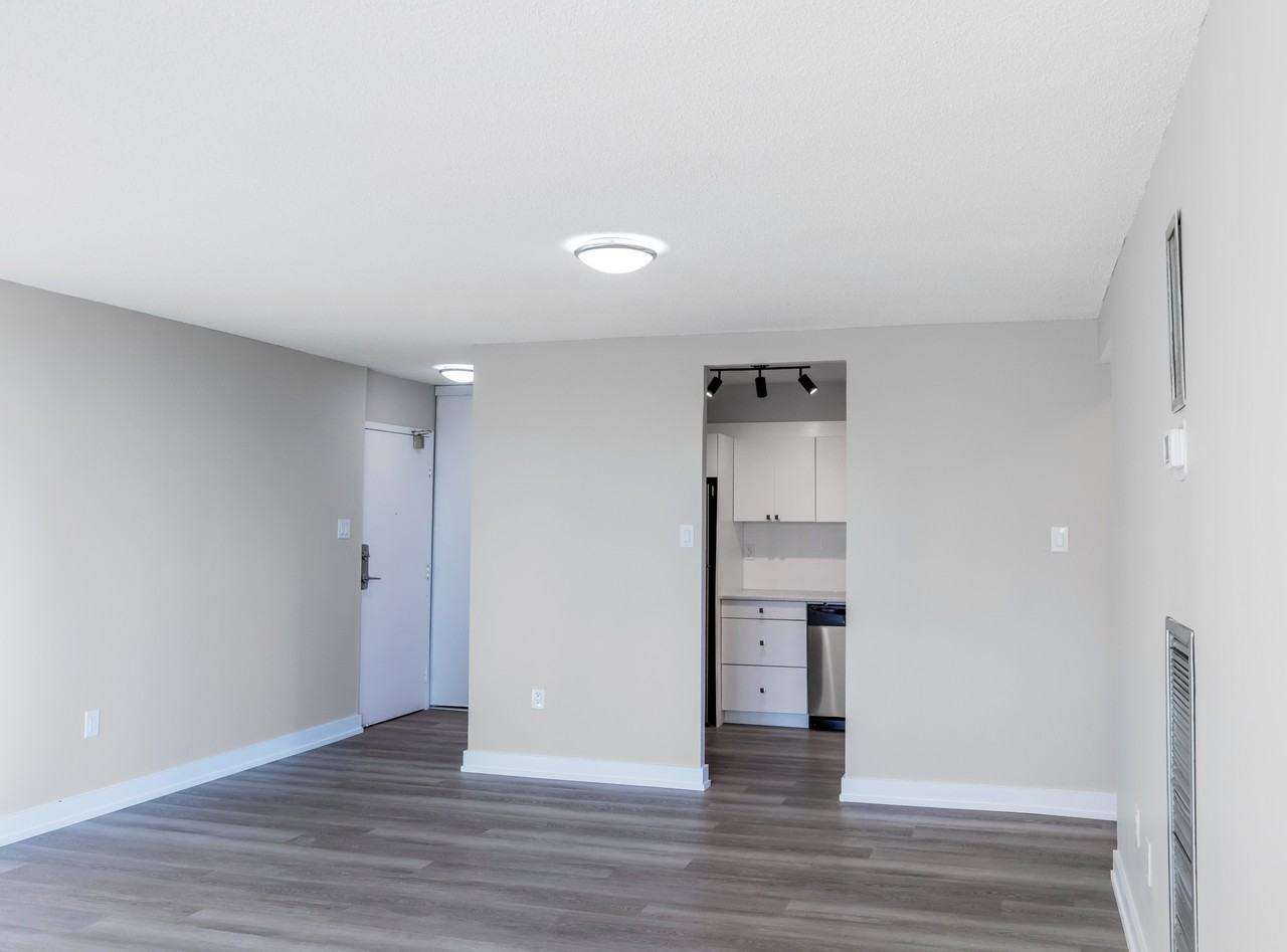3575 Kaneff Crescent - Photo 6 of 50